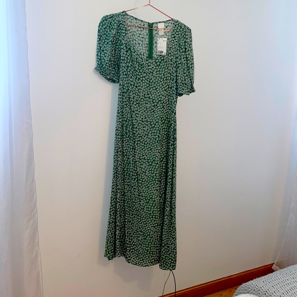 Beautiful Flowery green dress!!
